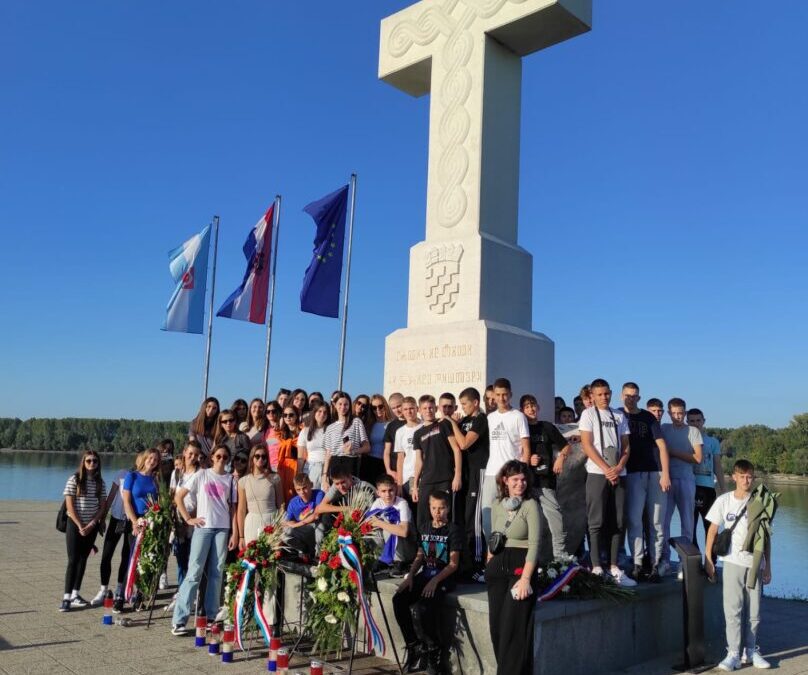 PROJEKT “POSJET UČENIKA OSMIH RAZREDA VUKOVARU”